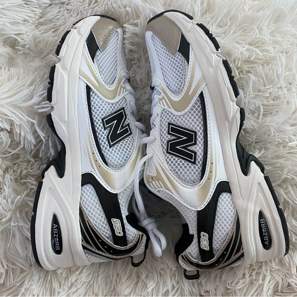 ❌SOLD❌ NWT New Balance 530 White Light Gold Black Men’s 7 | EU 40 | Women’s 8.5 - Picture 2 of 15